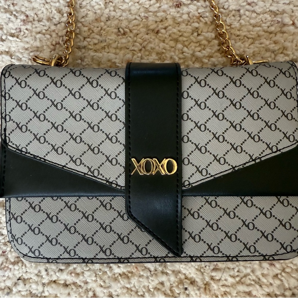 XOXO Elegant Black and‎ Tan Shoulder Bag Gold Hardware Purse - Picture 1 of 9